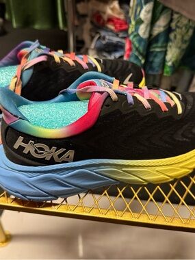 Hoka Black Rainbow - Arahi 6 - Gradient Sole Running Shoe